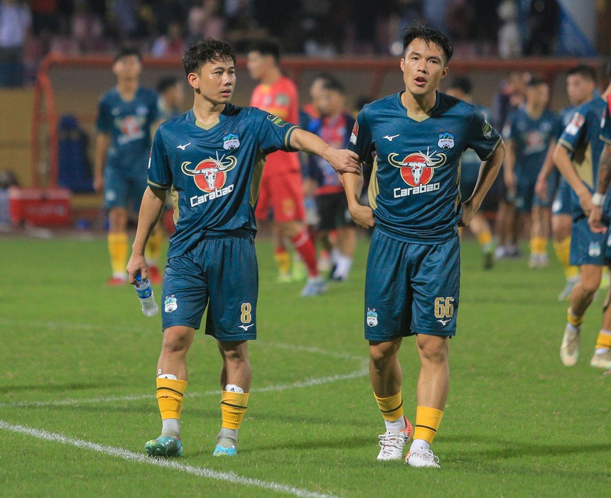 Cảm xúc trái ngược của Trần Minh Vương: Từ bất lực trước trọng tài đến hạnh phúc vỡ oà khi ghi siêu phẩm - Ảnh 9.