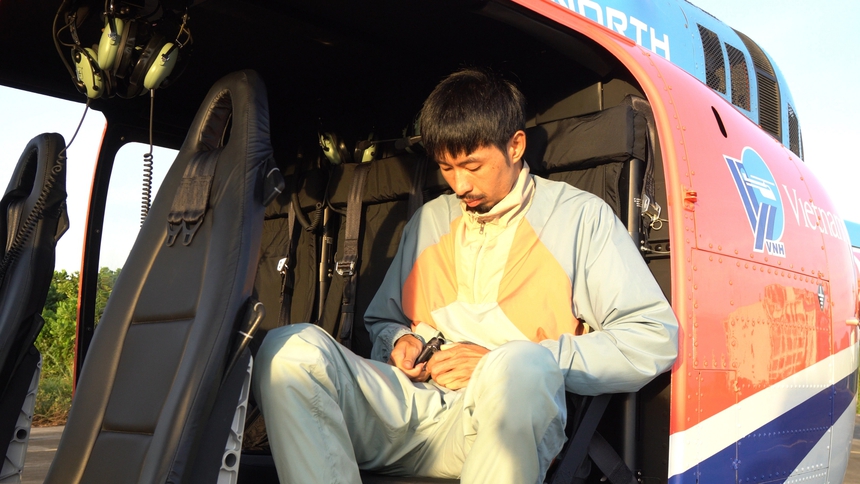 Máy bay trong 'Trời hôm nay nhiều mây cực' gặp nạn ở Hạ Long, Đen Vâu xóa MV được dân mạng khen ngợi - Ảnh 2.