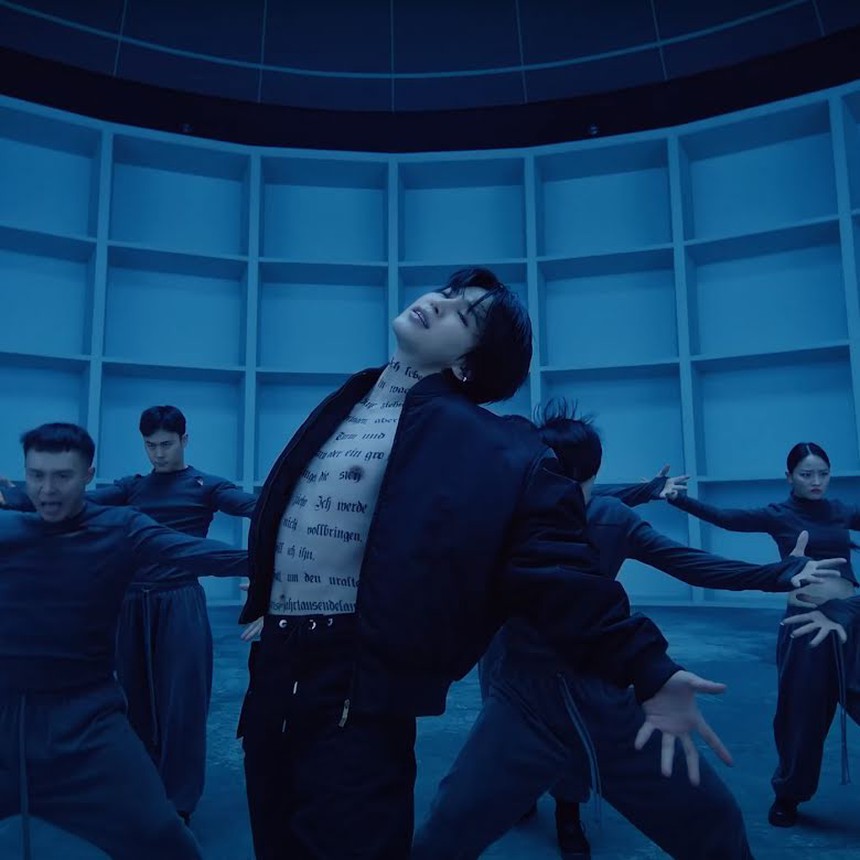 Jimin BTS cuối cùng cũng tiết lộ hình xăm chu kỳ mặt Trăng - Ảnh 1.