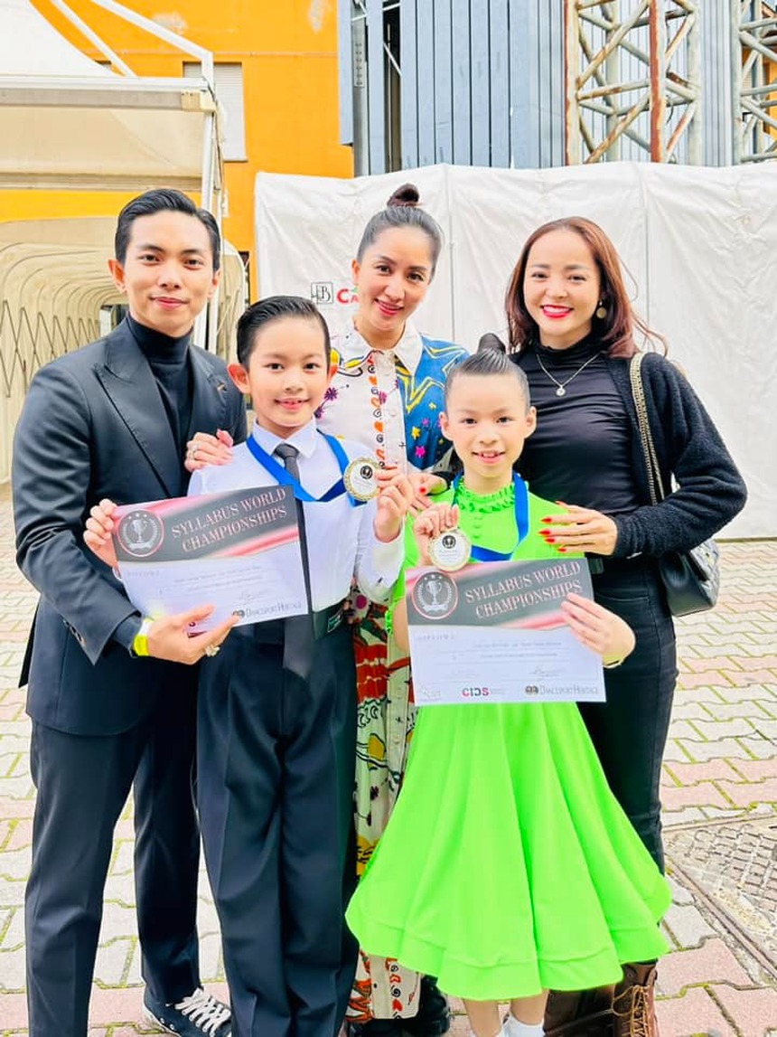 Khánh Thi lấp ló bụng bầu nhưng nhẫn kim cương to như hột mít mới chiếm spotlight - Ảnh 5. Khánh Thi lấp ló bụng bầu nhưng nhẫn kim cương to như hột mít mới chiếm spotlight - Ảnh 5.