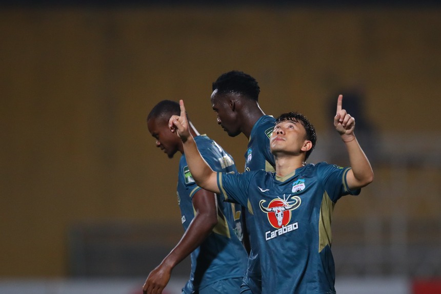 Mãn nhãn siêu phẩm đá phạt của Minh Vương, Night Wolf V-League thực sự đáng xem - Ảnh 5.