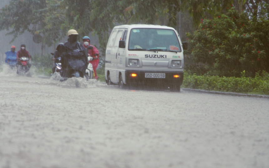 Không khí lạnh gây mưa dông - Ảnh 1.
