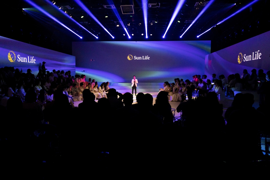 LIT – Bật sáng: Tụ hội âm thanh, ánh sáng và sắc màu cuộc sống - Ảnh 1.