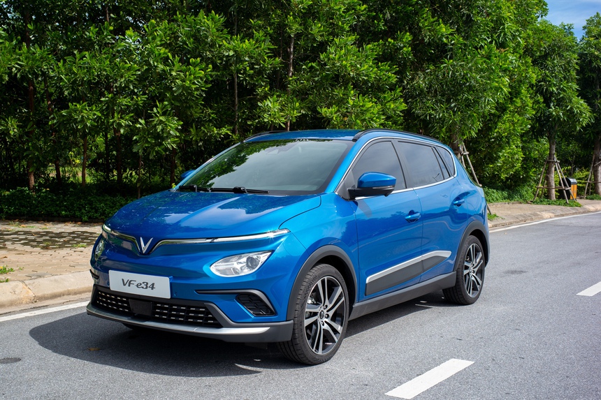 Taxi điện VinFast khác gì với taxi xăng? Khi tắc đường thấy rõ ưu thế!  - Ảnh 3.