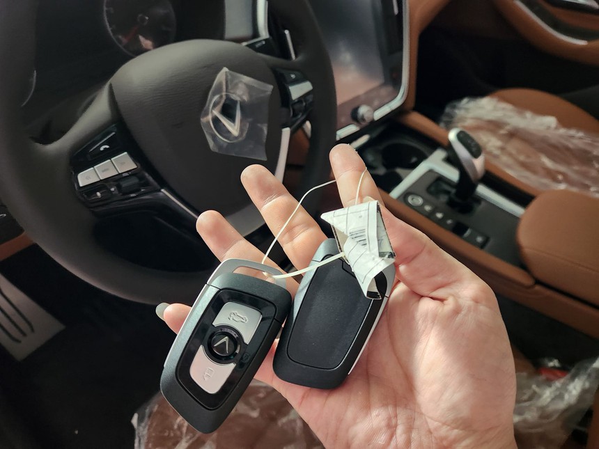 Chủ xe VinFast Lux A2.0 bấm biển đẹp rồi để không gần năm trời: Rao bán lại ngang giá xe mới, mới chỉ lăn bánh 12 km - Ảnh 5. Chủ xe VinFast Lux A2.0 bấm biển đẹp rồi để không gần năm trời: Rao bán lại ngang giá xe mới, mới chỉ lăn bánh 12 km - Ảnh 5.