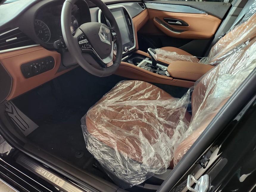 Chủ xe VinFast Lux A2.0 bấm biển đẹp rồi để không gần năm trời: Rao bán lại ngang giá xe mới, mới chỉ lăn bánh 12 km - Ảnh 4. Chủ xe VinFast Lux A2.0 bấm biển đẹp rồi để không gần năm trời: Rao bán lại ngang giá xe mới, mới chỉ lăn bánh 12 km - Ảnh 4.