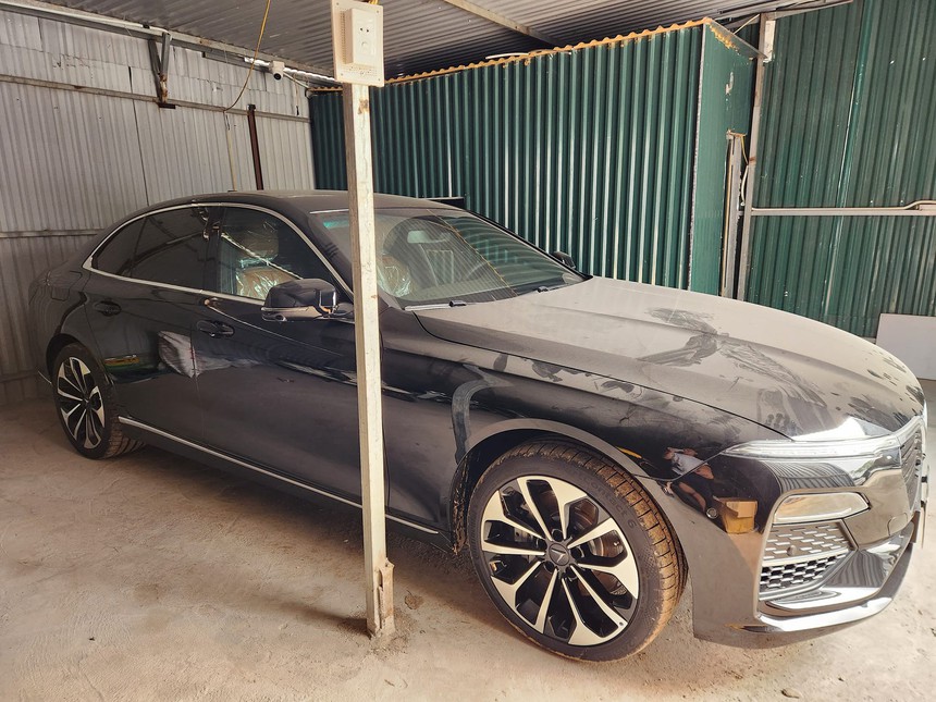 Chủ xe VinFast Lux A2.0 bấm biển đẹp rồi để không gần năm trời: Rao bán lại ngang giá xe mới, mới chỉ lăn bánh 12 km - Ảnh 2. Chủ xe VinFast Lux A2.0 bấm biển đẹp rồi để không gần năm trời: Rao bán lại ngang giá xe mới, mới chỉ lăn bánh 12 km - Ảnh 2.