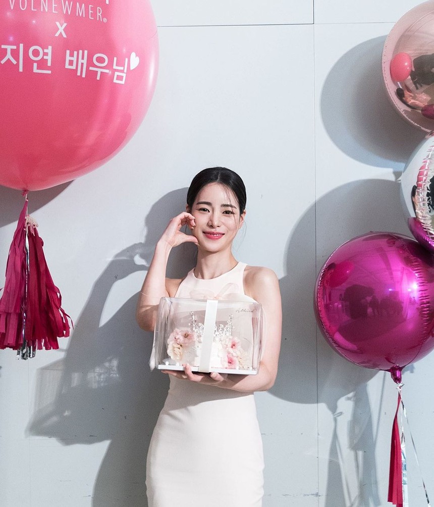 “Ác nữ The Glory” Lim Ji Yeon có động thái đầu tiên sau khi công khai hẹn hò Lee Do Hyun: Xinh hút hồn thế này bảo sao bạn trai kém 5 tuổi mê như điếu đổ - Ảnh 2.