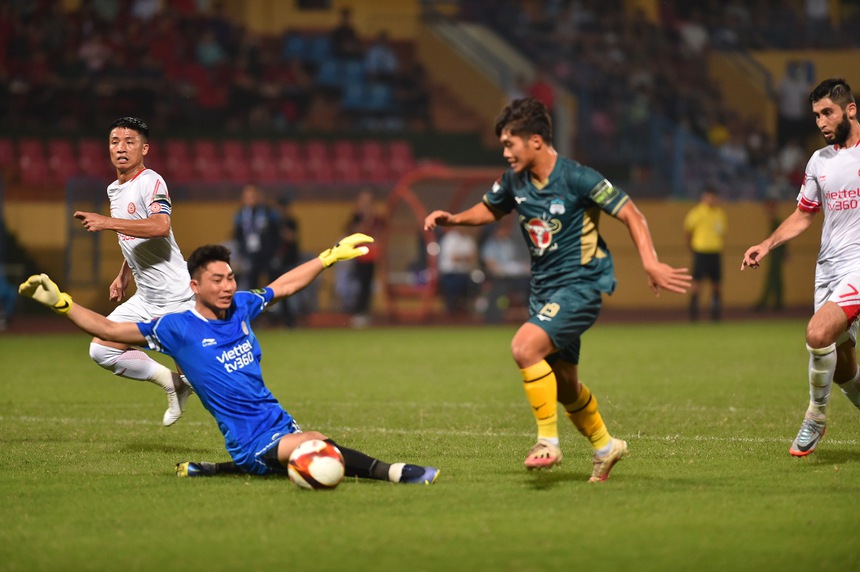 HLV Troussier chứng kiến dàn sao HAGL tỏa sáng, tìm ra đáp án trước thềm SEA Games 32 - Ảnh 11.