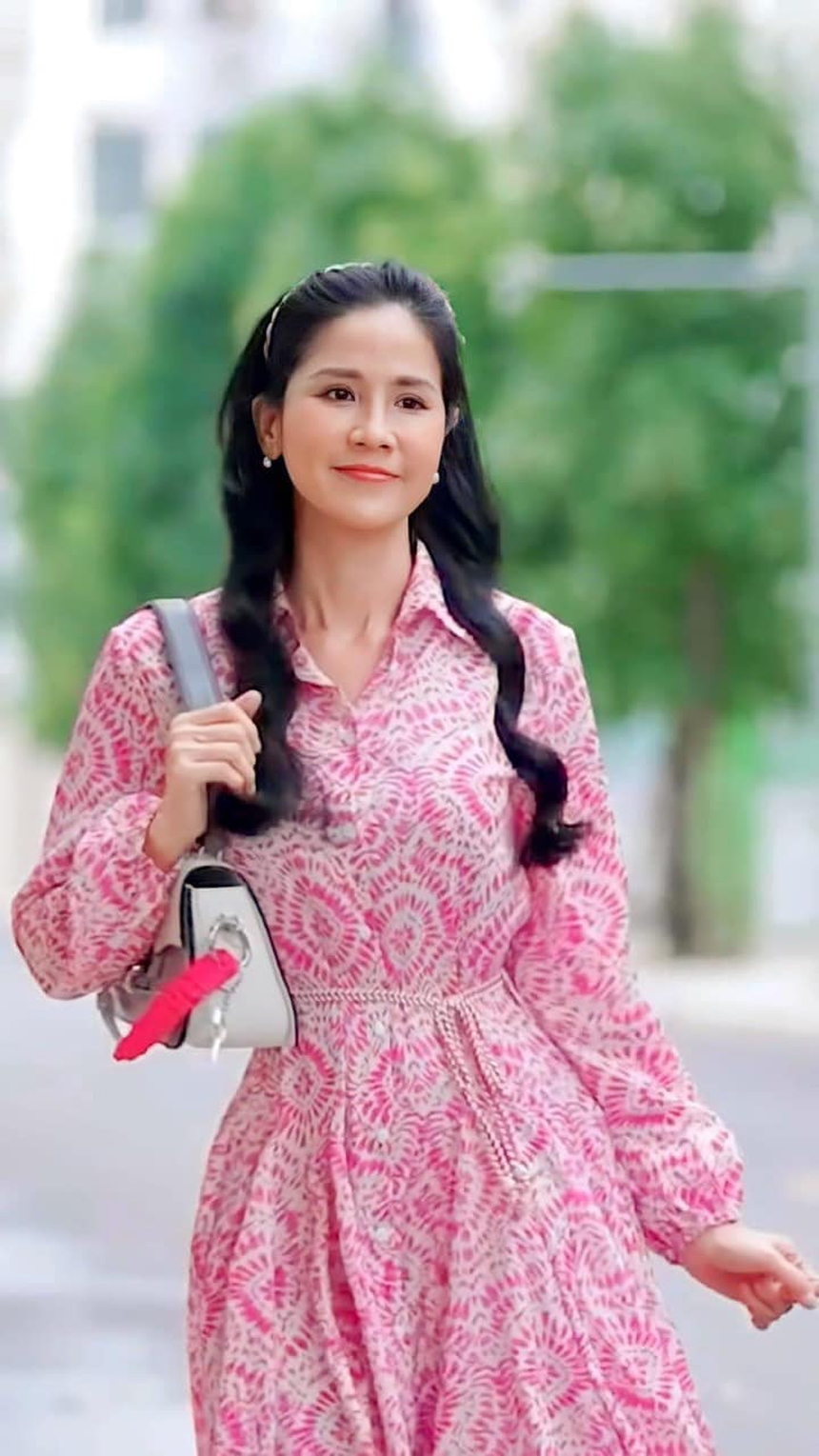 Diễn viên Đào Vân Anh: Làm mẹ đơn thân 'một mình lo trăm thứ tiền' vẫn trẻ đẹp ở tuổi U50 - Ảnh 2.