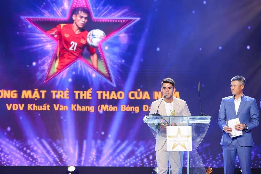 Cựu tuyển thủ Lê Công Vinh đã tạo ra hàng loạt kỷ lục nào trước khi giải nghệ? - Ảnh 4. Cựu tuyển thủ Lê Công Vinh đã tạo ra hàng loạt kỷ lục nào trước khi giải nghệ? - Ảnh 4.