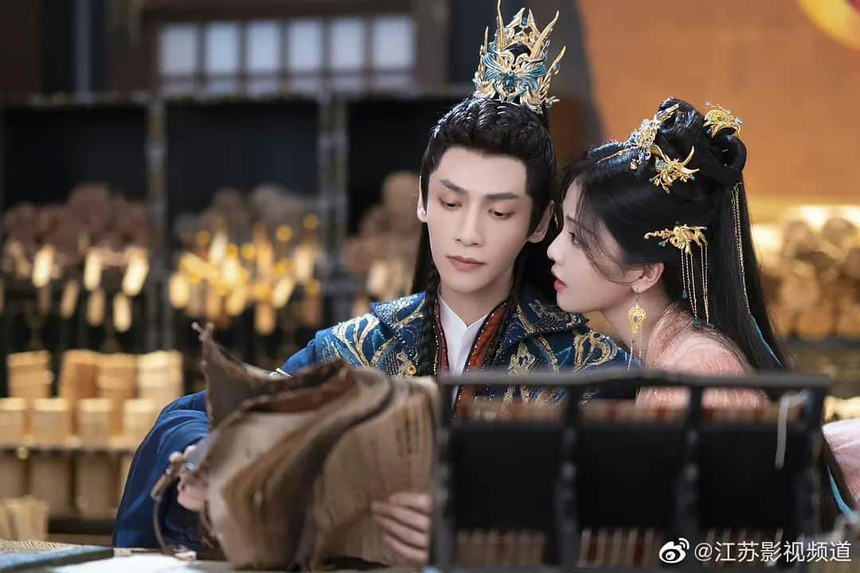 Xem nam chính 'Trường nguyệt tẫn minh' mà tưởng... nữ chính: Makeup lố như hát tuồng, đến cảnh nóng là 'tuột hết mood' - Ảnh 1. Xem nam chính 'Trường nguyệt tẫn minh' mà tưởng... nữ chính: Makeup lố như hát tuồng, đến cảnh nóng là 'tuột hết mood' - Ảnh 1.