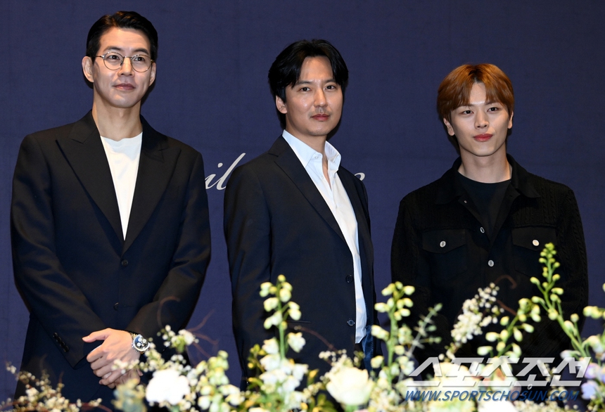 Nửa showbiz Hàn đổ bộ hôn lễ Lee Seung Gi: Đông như đi thảm đỏ, ai cũng bị đèn flash hại phát sợ nhưng 1 nam thần soái bất chấp - Ảnh 19.