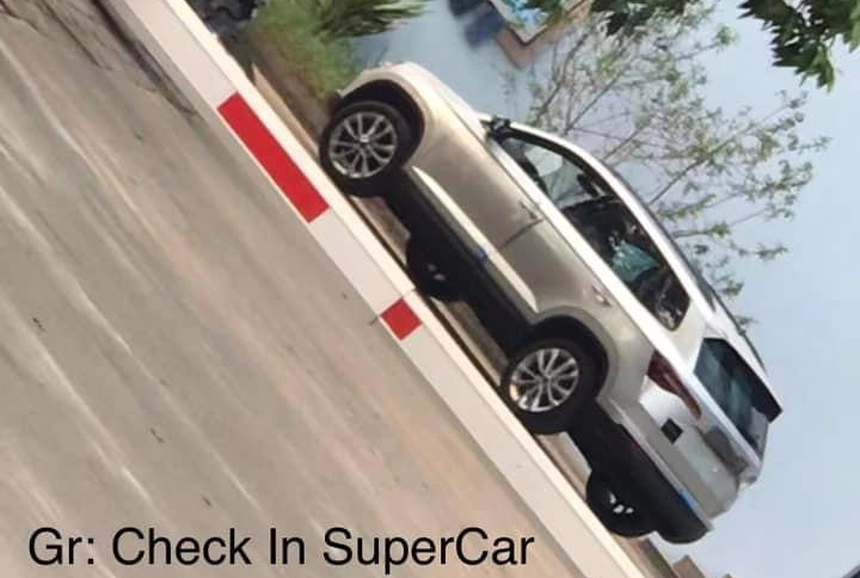 Skoda Karoq đầu tiên về Việt Nam: Ngang cỡ nhưng khó ngang giá Corolla Cross, có thể ra mắt ngay tháng này - Ảnh 2. Skoda Karoq đầu tiên về Việt Nam: Ngang cỡ nhưng khó ngang giá Corolla Cross, có thể ra mắt ngay tháng này - Ảnh 2.