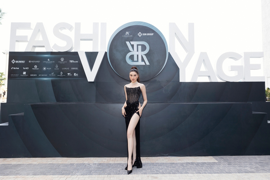 Sao Việt 'chặt chém' bằng váy áo cực căng: Phương Nhi bất ngờ hở bạo, Thanh Thủy mặc váy xuyên thấu chưa sốc bằng mỹ nhân lộ 'phụ tùng' - Ảnh 10.