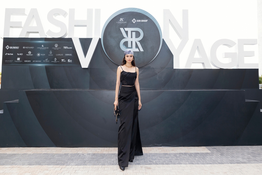 Sao Việt 'chặt chém' bằng váy áo cực căng: Phương Nhi bất ngờ hở bạo, Thanh Thủy mặc váy xuyên thấu chưa sốc bằng mỹ nhân lộ 'phụ tùng' - Ảnh 13.