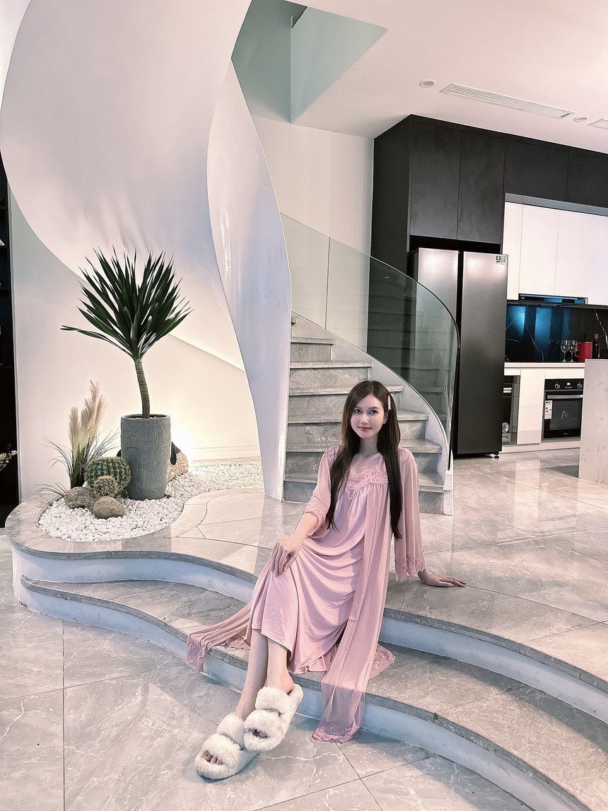 Diễn viên Hương Giang khoe nhà mới, dân tình khen vừa giỏi vừa xinh - Ảnh 1.