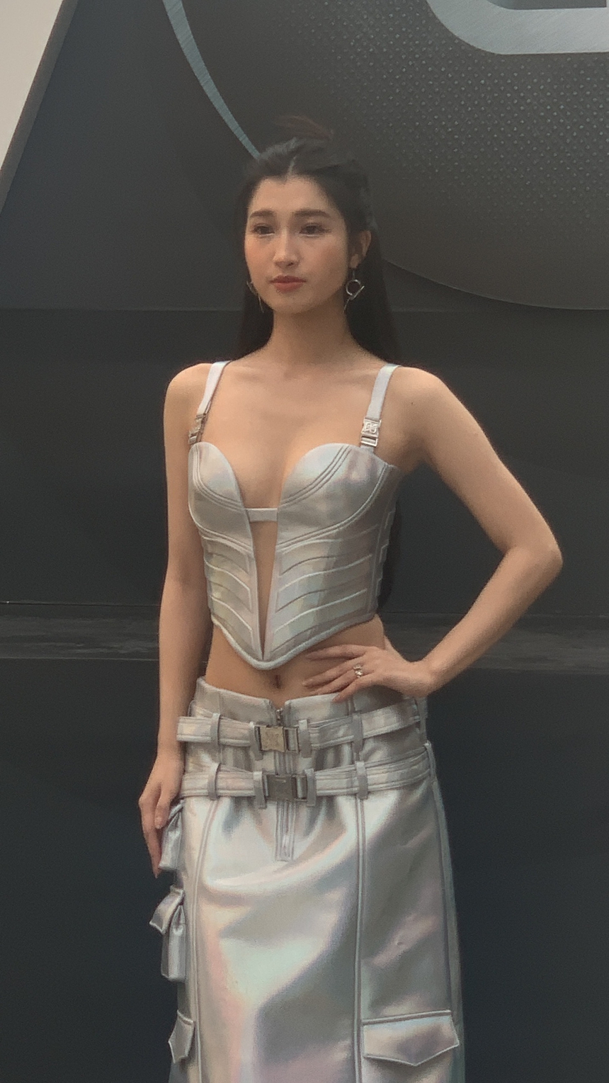 Bản tin cam thường hôm nay: Á hậu lộ 'phụ tùng', hoa hậu lộ 'ngấn mỡ', ai là người may mắn qua ải? - Ảnh 2.