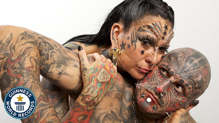 Biến đổi cơ thể thành "quỷ Satan", cặp đôi thực hiện hơn 90 lần phẫu thuật kinh dị, gây tiếc nuối khi công bố ảnh thời xưa - Ảnh 2. Biến đổi cơ thể thành "quỷ Satan", cặp đôi thực hiện hơn 90 lần phẫu thuật kinh dị, gây tiếc nuối khi công bố ảnh thời xưa - Ảnh 2.