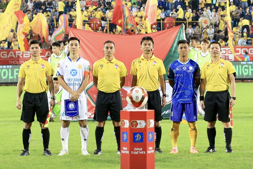 Drama quả 11m tranh cãi ở V.League: Trọng tài từng bị VPF treo còi vĩnh viễn, chê "chuyên môn kém" - Ảnh 4.