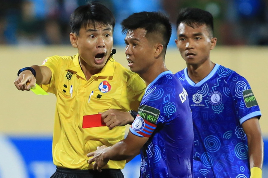 Ban trọng tài VFF lên tiếng, khẳng định trọng tài Trương Hồng Vũ thổi đúng ở quả 11m tranh cãi - Ảnh 2.