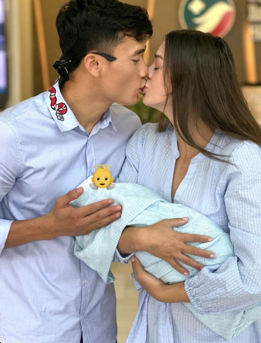 Vợ Tây của Bùi Tiến Dũng 'đắt show' thời trang hậu sinh con, nhan sắc cực bén sánh vai cùng dàn hoa hậu Việt - Ảnh 3. Vợ Tây của Bùi Tiến Dũng 'đắt show' thời trang hậu sinh con, nhan sắc cực bén sánh vai cùng dàn hoa hậu Việt - Ảnh 3.