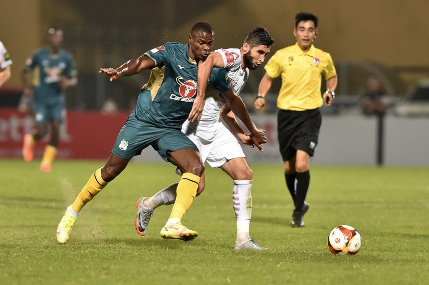 Trọng tài làm dậy sóng ngày V-League trở lại - Ảnh 4. Trọng tài làm dậy sóng ngày V-League trở lại - Ảnh 4.