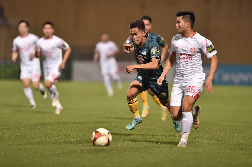 HLV Troussier chứng kiến dàn sao HAGL tỏa sáng, tìm ra đáp án trước thềm SEA Games 32 - Ảnh 5.