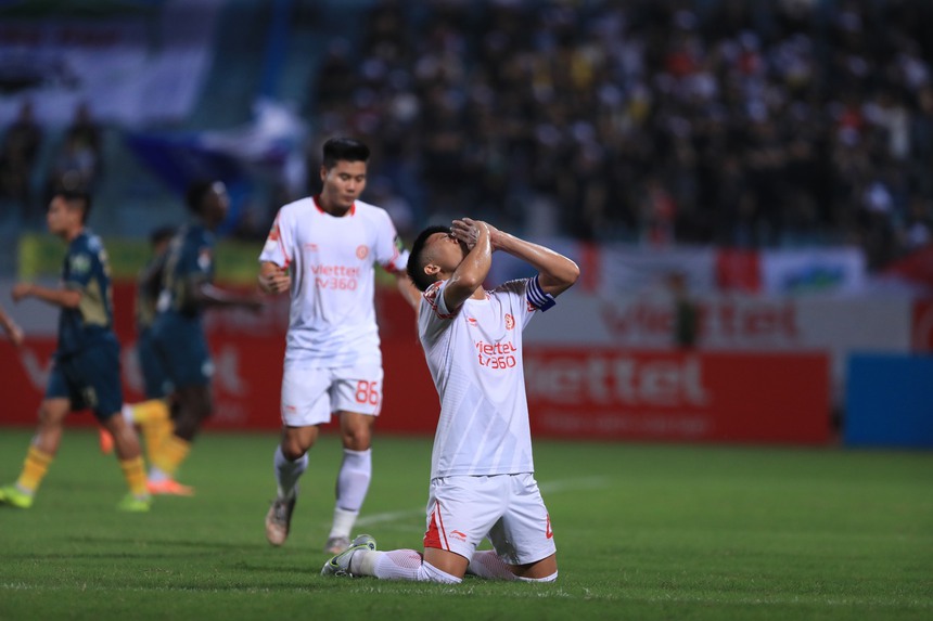 HLV Troussier chứng kiến dàn sao HAGL tỏa sáng, tìm ra đáp án trước thềm SEA Games 32 - Ảnh 8.