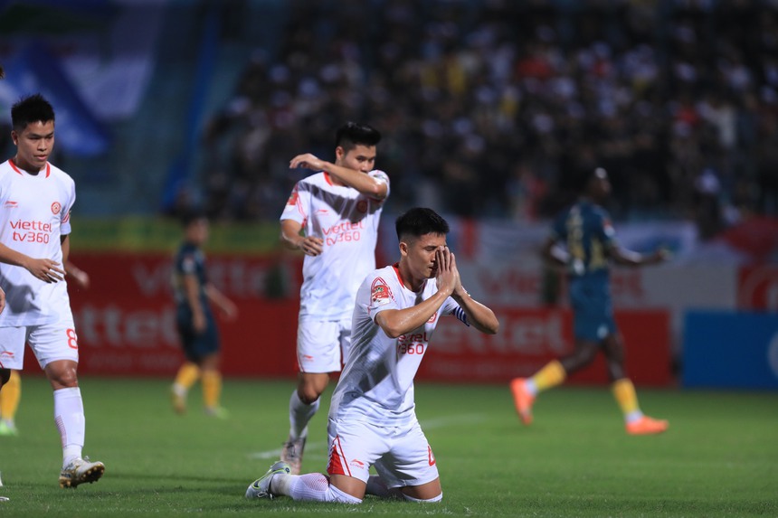 HLV Troussier chứng kiến dàn sao HAGL tỏa sáng, tìm ra đáp án trước thềm SEA Games 32 - Ảnh 9.