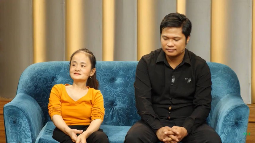 Nhờ chuyển nhầm 10 nghìn đồng, “cô gái tí hon” cưới được chồng trẻ cao to, 6 năm chưa dám ra mắt nhà chồng - Ảnh 3.