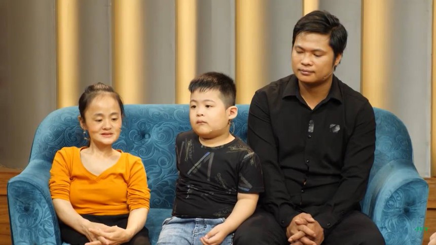 Nhờ chuyển nhầm 10 nghìn đồng, “cô gái tí hon” cưới được chồng trẻ cao to, 6 năm chưa dám ra mắt nhà chồng - Ảnh 4.