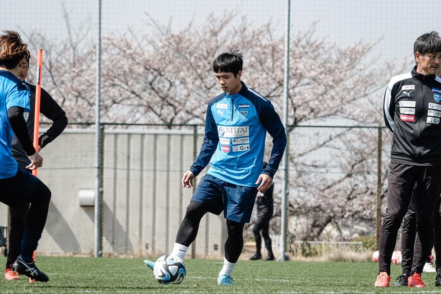 Yokohama FC thua đậm 5-0, Công Phượng chưa được chơi 1 phút nào tại J-League - Ảnh 3.