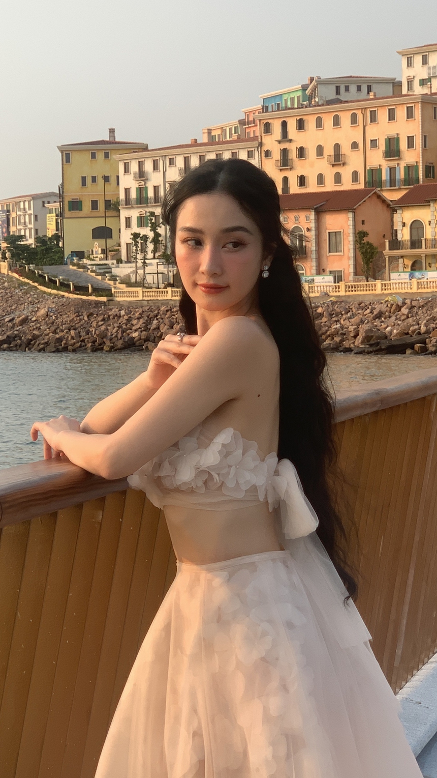 Phương Nhi lấy lại phong độ trước cam thường nhưng lại lép vế nhẹ trước mỹ nhân này về độ 'tiên tử' - Ảnh 2. Phương Nhi lấy lại phong độ trước cam thường nhưng lại lép vế nhẹ trước mỹ nhân này về độ 'tiên tử' - Ảnh 2.