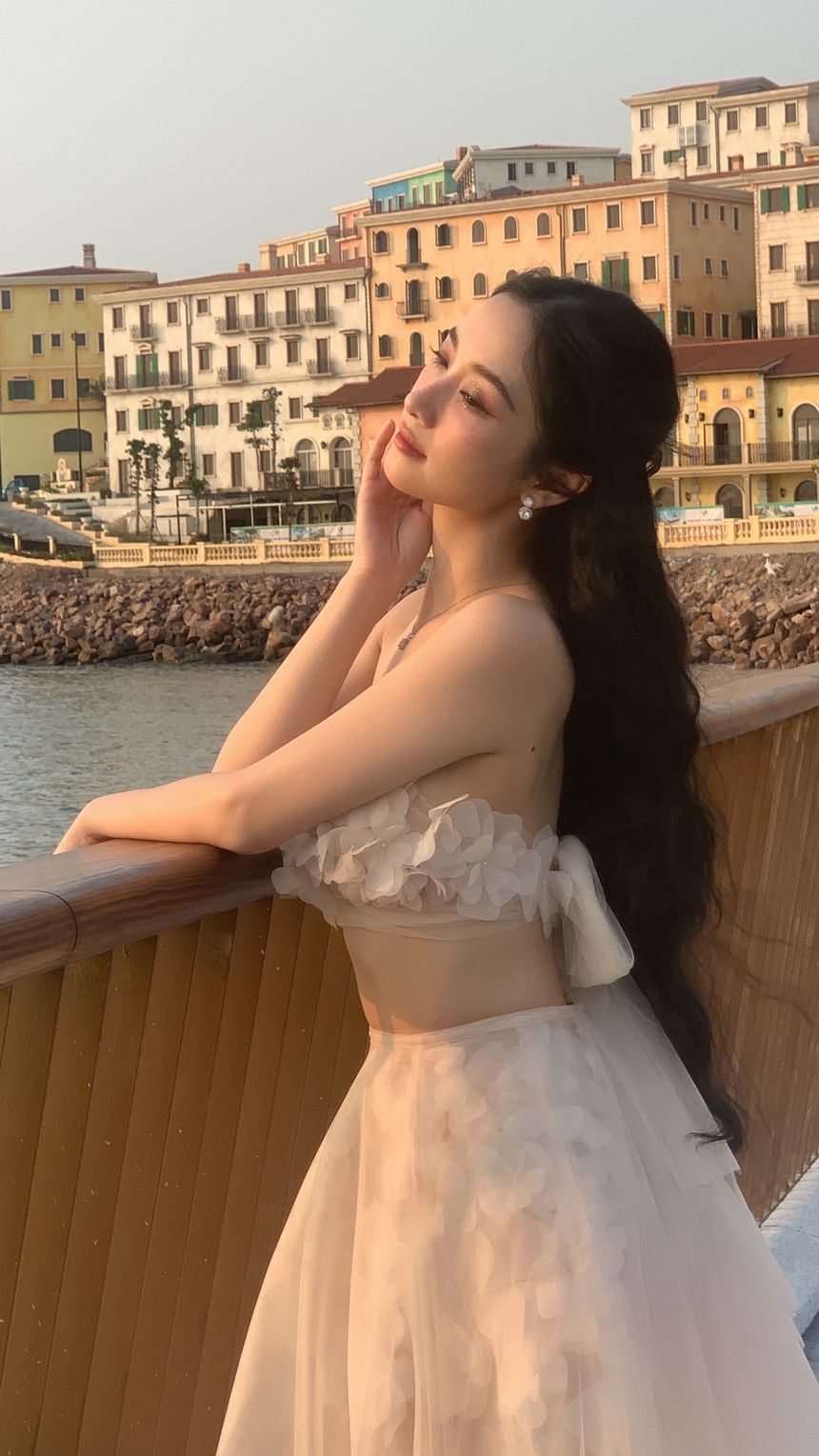 Phương Nhi lấy lại phong độ trước cam thường nhưng lại lép vế nhẹ trước mỹ nhân này về độ 'tiên tử' - Ảnh 3. Phương Nhi lấy lại phong độ trước cam thường nhưng lại lép vế nhẹ trước mỹ nhân này về độ 'tiên tử' - Ảnh 3.