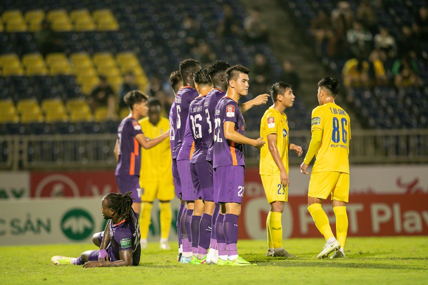 Ngôi sao tuyển Việt Nam hot rần rần nhưng vẫn bị một người từ chối chụp ảnh cùng - Ảnh 3. Ngôi sao tuyển Việt Nam hot rần rần nhưng vẫn bị một người từ chối chụp ảnh cùng - Ảnh 3.