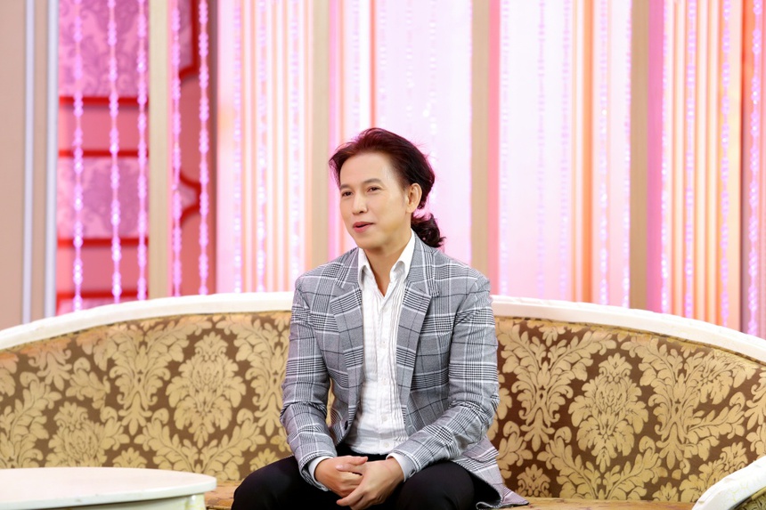 Ca sĩ gốc Việt Y Thanh: Về Việt Nam phải tự chạy xe máy, đi dán poster, học tiếng Việt  - Ảnh 2.