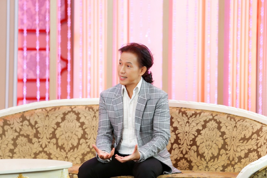 Ca sĩ gốc Việt Y Thanh: Về Việt Nam phải tự chạy xe máy, đi dán poster, học tiếng Việt  - Ảnh 3.