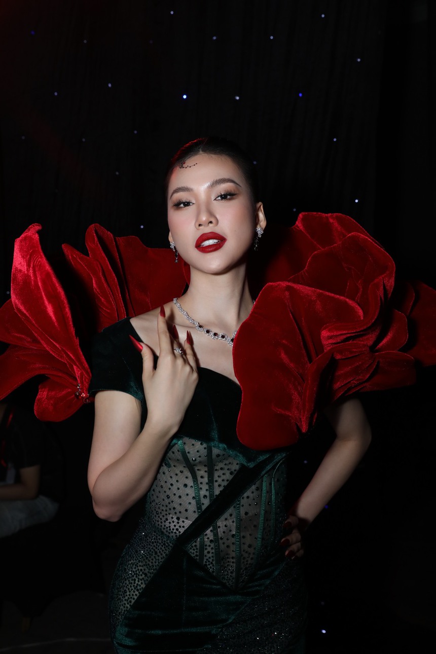 Dàn sao hội ngộ tại Chung kết Miss International Queen Vietnam 2023: "Thiên thần chuyển giới Thái Lan" đọ dáng cùng các người đẹp Vbiz - Ảnh 5.