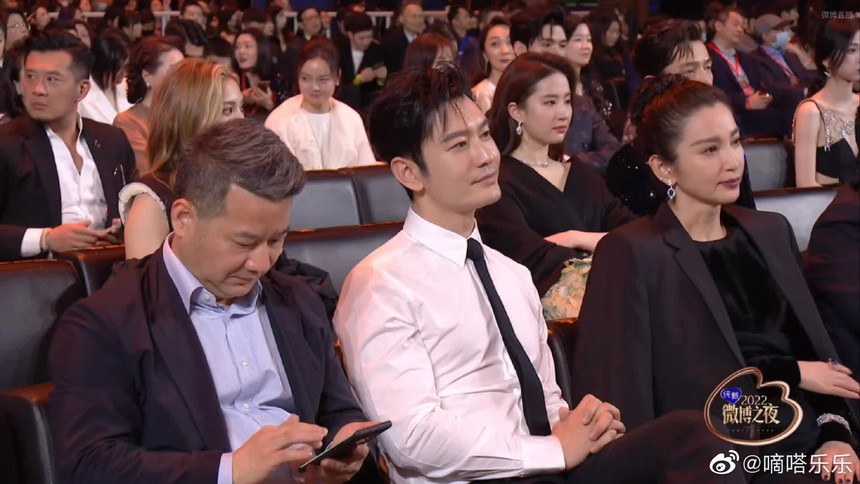 Angela Baby bị Cbiz 'thất sủng' hậu ly hôn Huỳnh Hiểu Minh: Mất hợp đồng vào tay Địch Lệ Nhiệt Ba, còn loạt bằng chứng 'hết thời' khó phủ nhận - Ảnh 4.