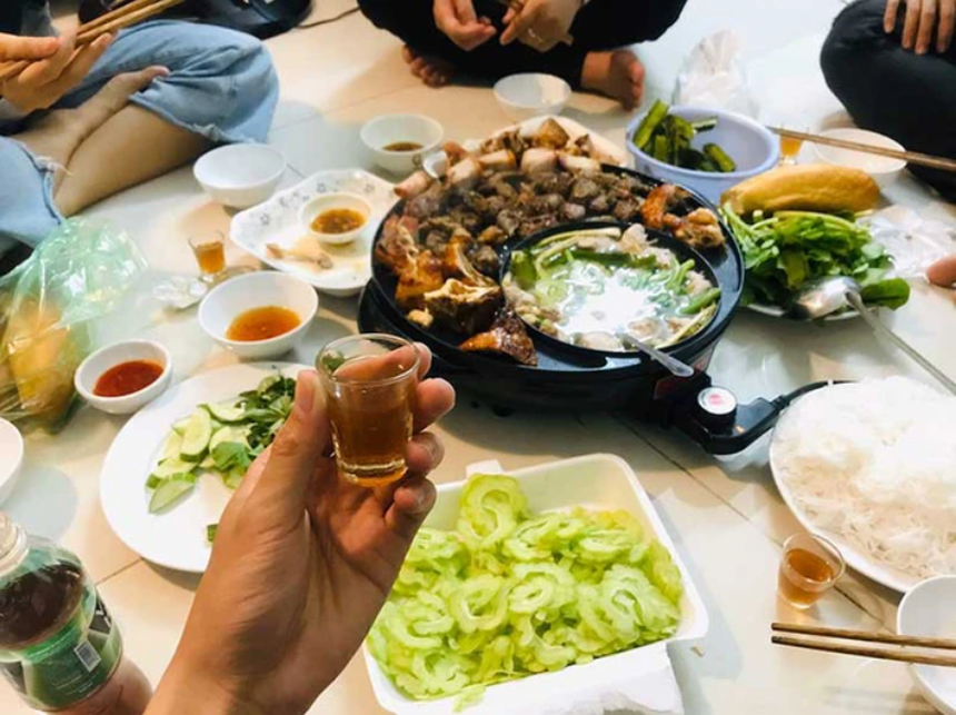 Mâm cơm thịnh soạn nàng dâu chuẩn bị cho nhà chồng nhưng lạ thay không ai ‘dám’ động đũa - Ảnh 3.