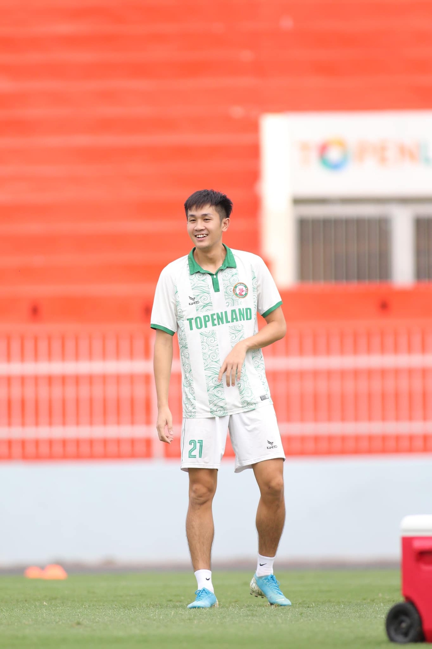 Tiền đạo 1m82 đóng vai người yêu của Bùi Tiến Dũng năm nào giờ đã chuẩn bị kết hôn - Ảnh 6.