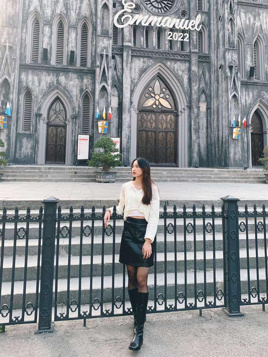 'Nàng thơ' bóng chuyền Việt Nam hoá Lưu Diệc Phi, xinh đẹp bên hoa không thua kém các nàng hậu - Ảnh 10. 'Nàng thơ' bóng chuyền Việt Nam hoá Lưu Diệc Phi, xinh đẹp bên hoa không thua kém các nàng hậu - Ảnh 10.