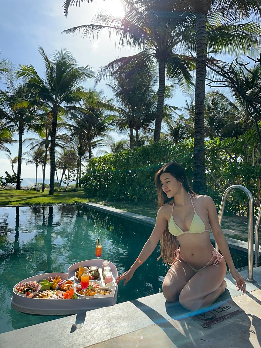 Bạn gái Văn Lâm thẳng thắn nhắc fan 'có gặp xin đừng chụp lén' - Ảnh 6. Bạn gái Văn Lâm thẳng thắn nhắc fan 'có gặp xin đừng chụp lén' - Ảnh 6.