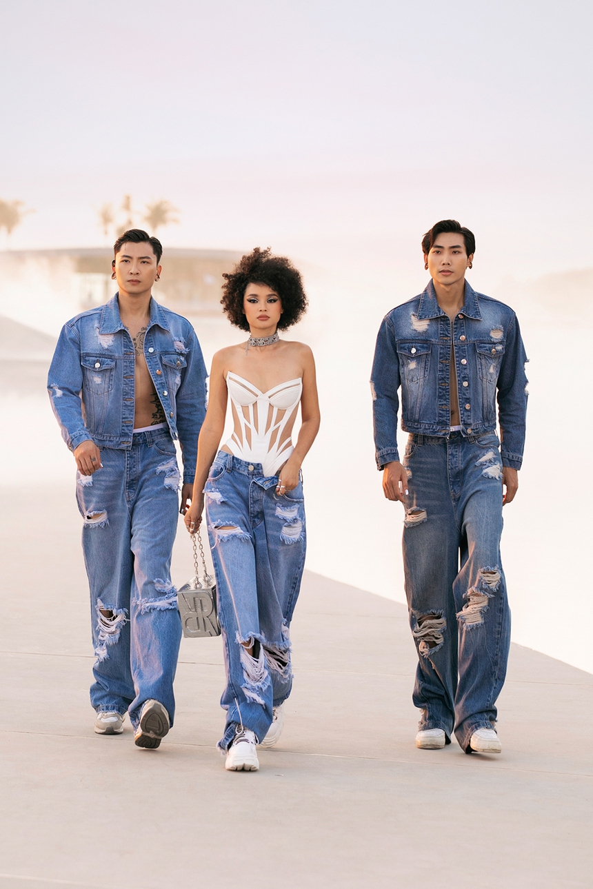 Show diễn mãn nhãn của Chung Thanh Phong dưới ánh hoàng hôn mở màn Fashion Voyage - Ảnh 7.