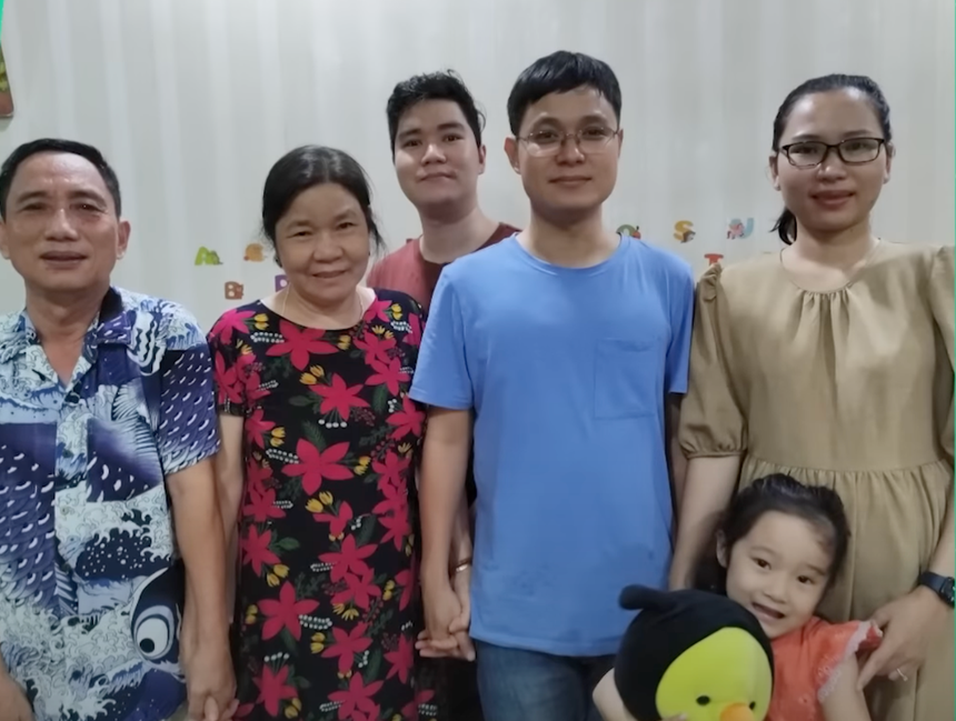 30 Tết về quê gặp cô thôn nữ xinh đẹp, chàng lính hải quân si mê về giục bố mẹ hỏi cưới liền tay, 40 năm xây cơ ngơi hạnh phúc - Ảnh 3.