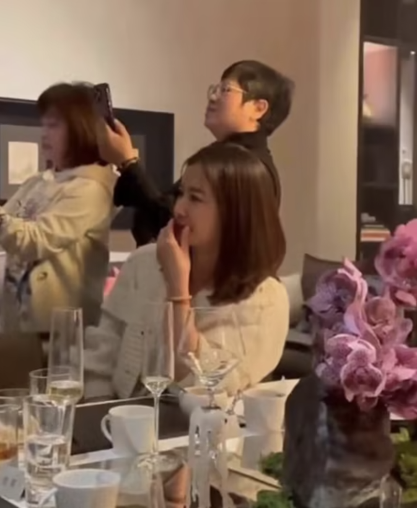 Lâm Tâm Như và Hoắc Kiến Hoa lần đầu lộ diện sau nghi vấn ly hôn, phản ứng của cặp đôi gây chú ý - Ảnh 2.