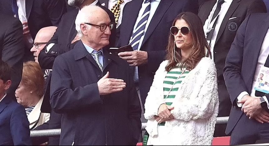 Chelsea trả cho cựu Giám đốc Marina Granovskaia  (phải) 35 triệu bảng vì giúp CLB có chủ sở hữu mới