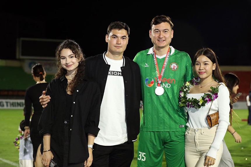 Bạn gái Văn Lâm thẳng thắn nhắc fan 'có gặp xin đừng chụp lén' - Ảnh 2. Bạn gái Văn Lâm thẳng thắn nhắc fan 'có gặp xin đừng chụp lén' - Ảnh 2.