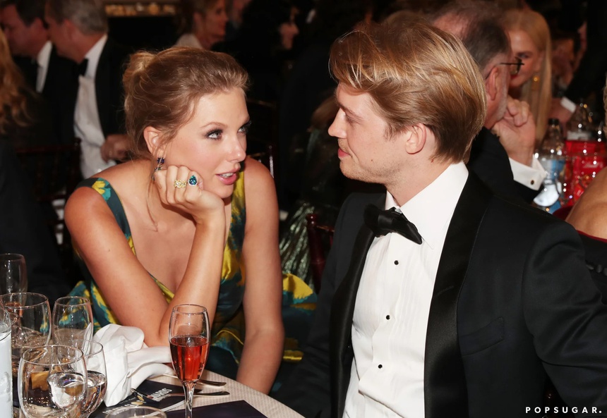 6 năm yêu ngỡ như định mệnh của Taylor Swift và tài tử Joe Alwyn: Nàng viết tận 9 bài hát nói về chàng, tranh cãi thái độ đàng trai - Ảnh 20.